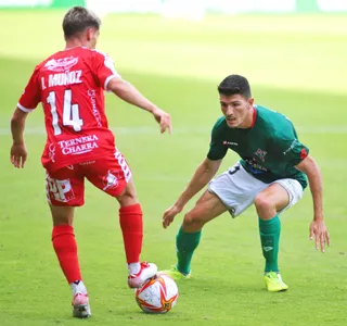 Íñigo Muñoz encara a Loureiro / FOTO Raúl Lomba (Ferrol360)