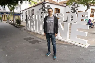 El salmantino Paco Calvo, en la plaza de Los Llanos de Aridane, donde reside