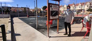 Carrascal de Barregas instala una pantalla táctil en la plaza del Mediodía
