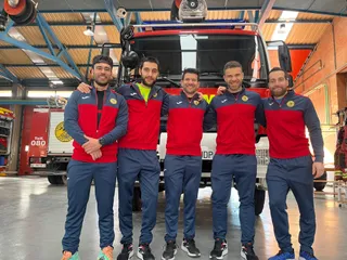 De izquierda a derecha: Héctor Baz, Roberto Ramajo, Miguel Ferreira, David Román y Javier Pisador. Bomberos del Ayuntamiento de Salamanca en Coimbra