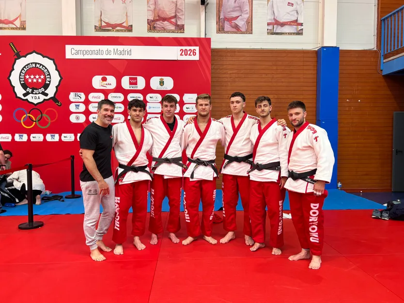 Equipo masculino de Doryoku en la Liga Nacional de Judo