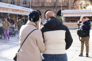 Gente paseando por Salamanca, parejas. Fotos Andrea M.