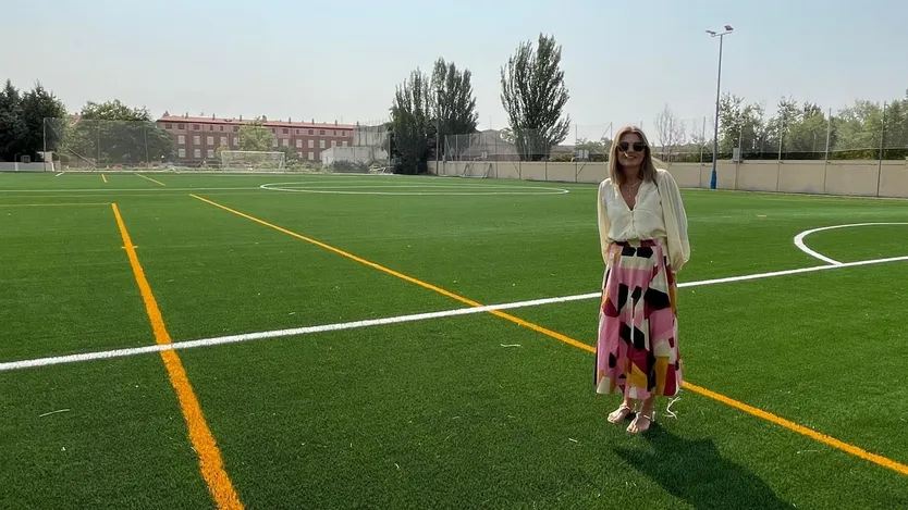 Almudena Parres, en el nuevo césped artificial del Rosa Colorado