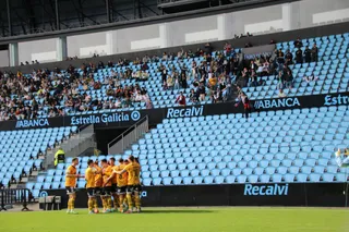 Los jugadores de Unionistas celebra el tanto de Chapela de penalti | FOTO UNIONISTAS CF