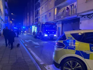 Bomberos y Policía Local desplazados en el barrio Vidal por un incendio