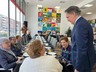 El alcalde de Salamanca, participa en un encuentro con personas usuarias de los servicios municipales de atención a la dependencia