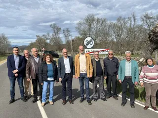 Javier Iglesias, visita las obras ejecutadas de mejora del drenaje y refuerzo del firme de la carretera DSA-280 en el tramo de Valdehijaderos