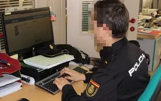 Detenido por intentar obtener fotos sexuales de menores de edad mediante ofertas de teléfonos móviles