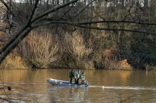 Búsqueda ultraligero en el río Duero. Foto de archivo