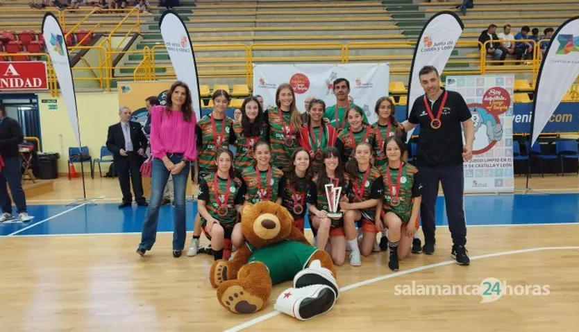 Almudena Parres, asiste a la entrega de premios de la final autonómica y de deporte colectivo de Juegos Escolares