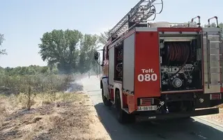 Arden varias hectáreas de cultivo y maleza en el alfoz de la capital