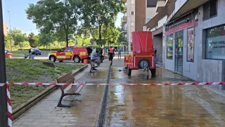 Fuga de agua en la avenida de Villamayor