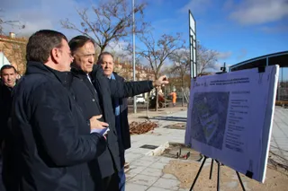 Visita de las obras de construcción de la nueva plaza de Vistahermosa