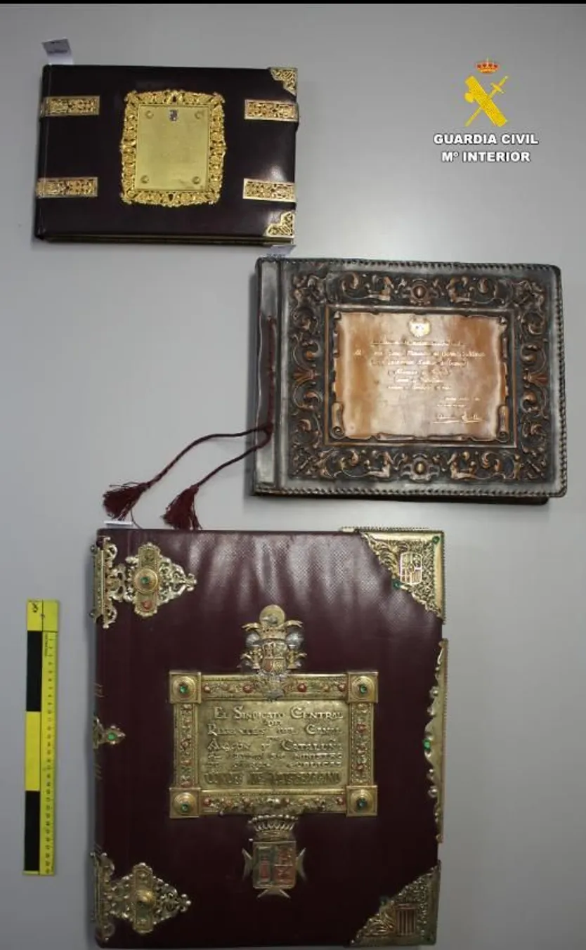 NP SUBDELEGACION Recuperados tres libros históricos en SegoviaFoto