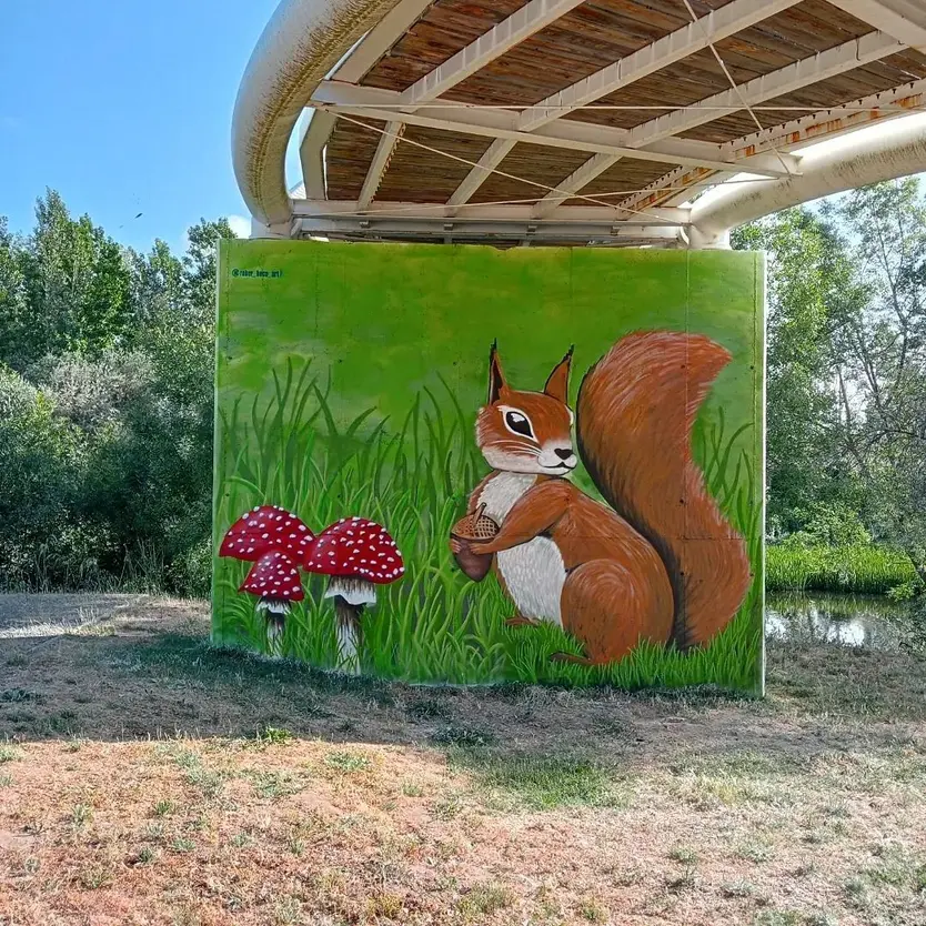 ‘Ría’, la ardilla recién llegada a la Isla del Soto que protagoniza el nuevo mural santamartino