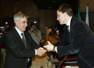 Clausura del congreso internacional 'Restaurar la Memoria' (2024). En la imagen, recoge el premio el arquitecto Antonio Fernández Alba - Rubén Cacho (ICAL)