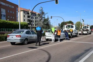 Herida una mujer de unos 70 años tras una colisión en el puente Enrique Estevan
