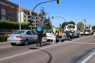 Herida una mujer de unos 70 años tras una colisión en el puente Enrique Estevan