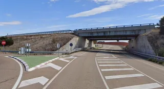 Puente de la A 62 a su paso por Barbadillo desde la carretera nacional. Foto de archivo