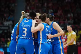 Quinteto inicial de Perfumerías AVenida ante Zaragoza en Copa de la Reina FOTO VIR PINTADO CB AVENIDA