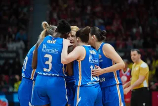 Quinteto inicial de Perfumerías AVenida ante Zaragoza en Copa de la Reina FOTO VIR PINTADO CB AVENIDA