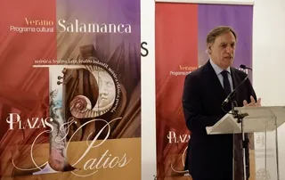 El alcalde de Salamanca, Carlos García Carbayo, presenta una nueva edición del programa cultural de verano ‘Plazas y Patios’. Foto David Arranz | ICAL