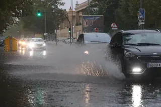 Bolsas de agua en la Avenida de San Agustín (15)