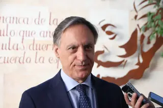 Carlos García Carbayo, alcalde de Salamanca y presidente del PP en rueda de prensa. Foto Andrea M.