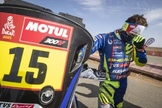 Santolino llora al acabar el Dakar.