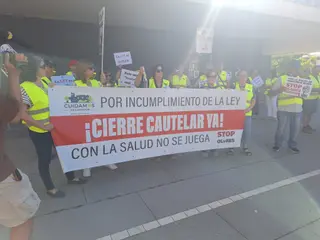 Protesta de los vecinos de Villamayor frente a la Junta
