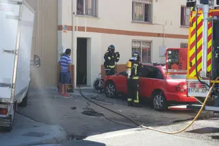 Incendio en calle Fuenteguinaldo
