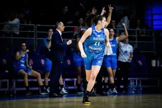 Carleton, en su debut ante Sopron FOTO CB AVENIDA
