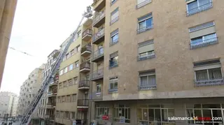 Desprendimiento de cornisa en la calle José Jauregui