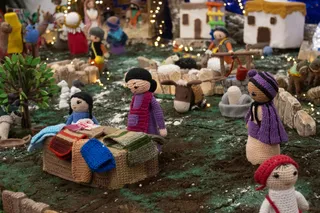 La Navidad también se teje en Salamanca con el belén de ganchillo de ZOES | Mateo G.J.