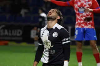 Losada se lamenta tras fallar un remate de cabeza ante el Lugo | FOTO ANDREA MATEOS