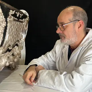 Restauración de la urna de plata de Santa Teresa de Jesús