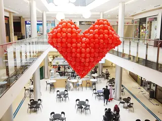 GALERÍA | El Centro Comercial El Tormes vuelve al completo