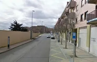 Dos heridos al chocar un autobús con un coche