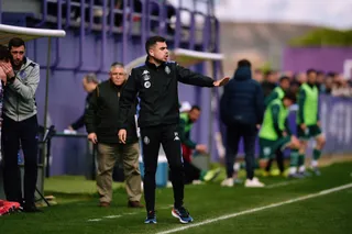 Iván Briones da instrucciones en las instalaciones del José Zorrilla | FOTO REAL VALLADOLID