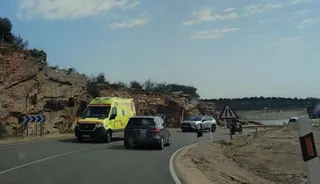 Ambulancia pasando el puente de la Estrella, en el accidente de Perilla de Castro. Zamora24horas