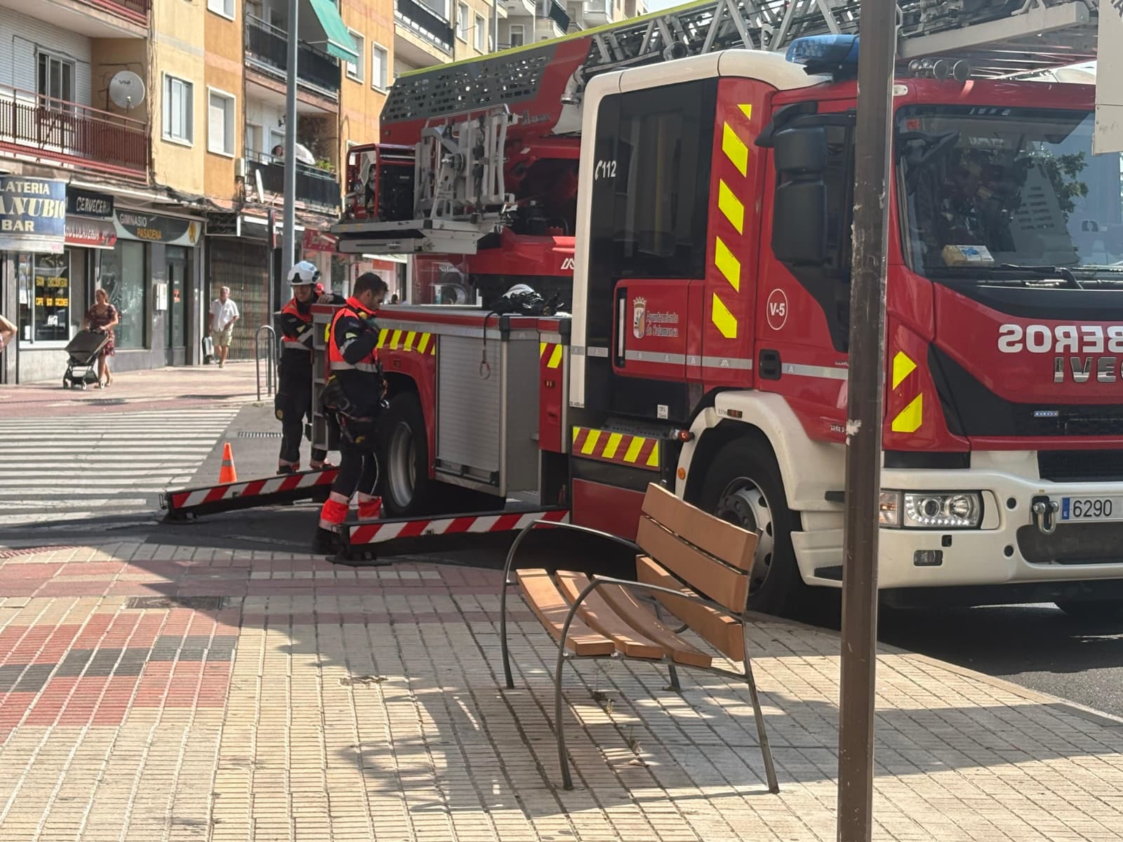 Bomberos En Una Actuación En El Paseo De San Vicente4