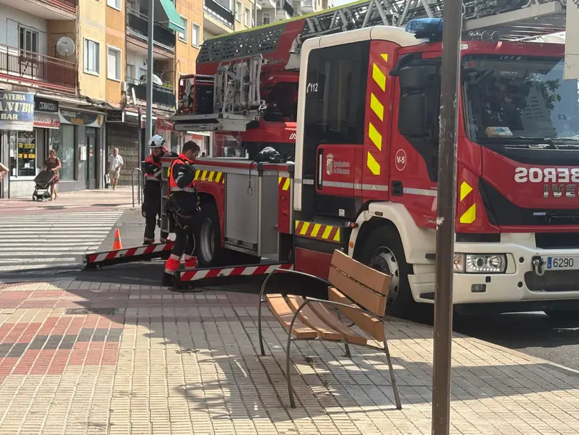 Bomberos En Una Actuación En El Paseo De San Vicente4