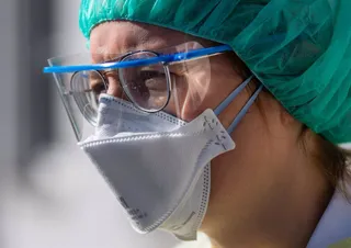 Médico con mascarilla. Foto EP