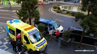 Ambulancia Policía Local puerta Zamora