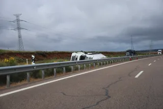 Vuelca un camión al salirse de la autovía en la A-62 a la altura de Doñinos - S24H