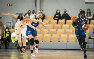 Copper sube el balón ante TTT Riga / FOTO FIBA