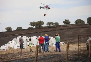 Así ha sido la actución de los Servicios de Extinción para sofocar el incendio en Castillejo de Martín Viejo | Vicente | ICAL