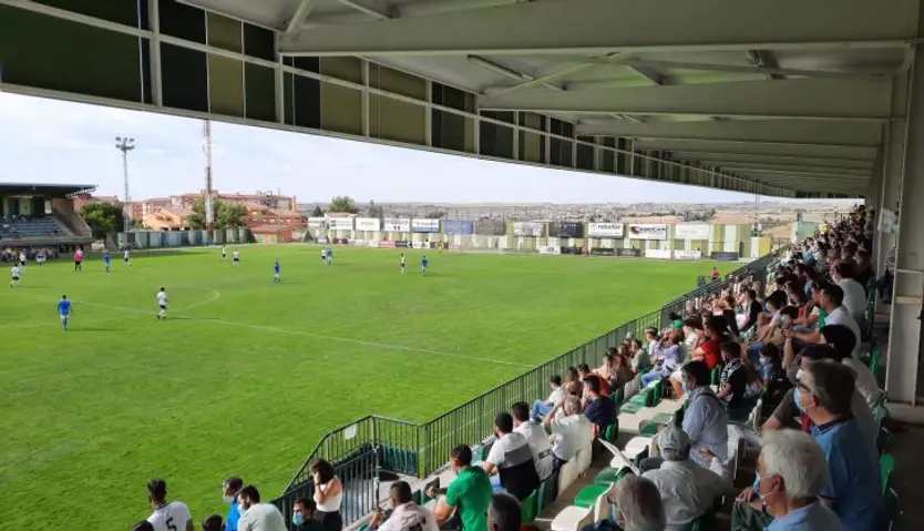 El Ciudad Rodrigo asciende a Tercera en Segovia
