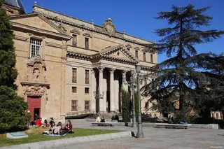 Educación establece una nueva modalidad de ayuda para el aprovechamiento académico al suprimirse las ayudas de residencia