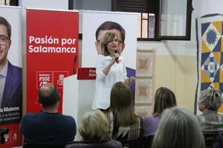 La ministra de educación, Pilar Alegría, visita la Asociación de Vecinos Amigos de Navega